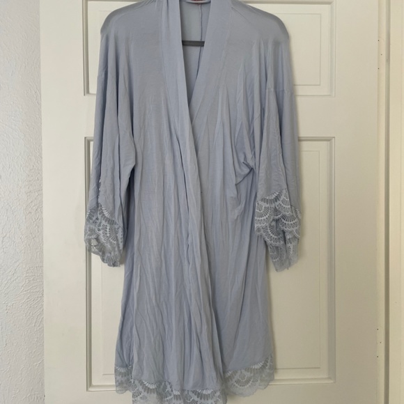 Blue robe - Picture 2 of 4